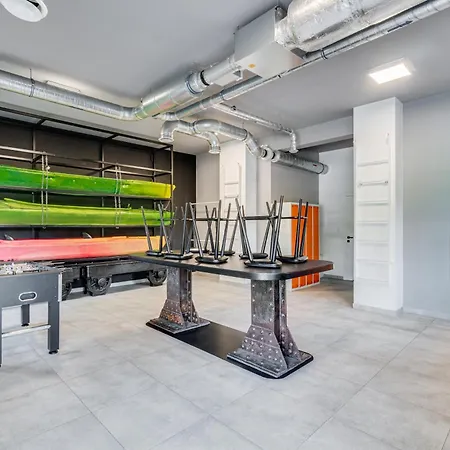 Jednosci Narodowej 248 By Homeprime *